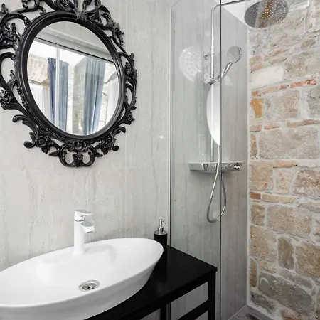 Marie Centar בית הארחה 4*